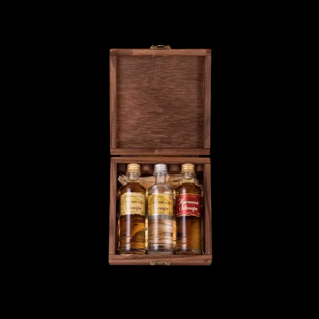 Kit Degustação Cachaças Harmonie Schnaps - 3 Miniaturas 50ml em Caixa de Madeira Nobre