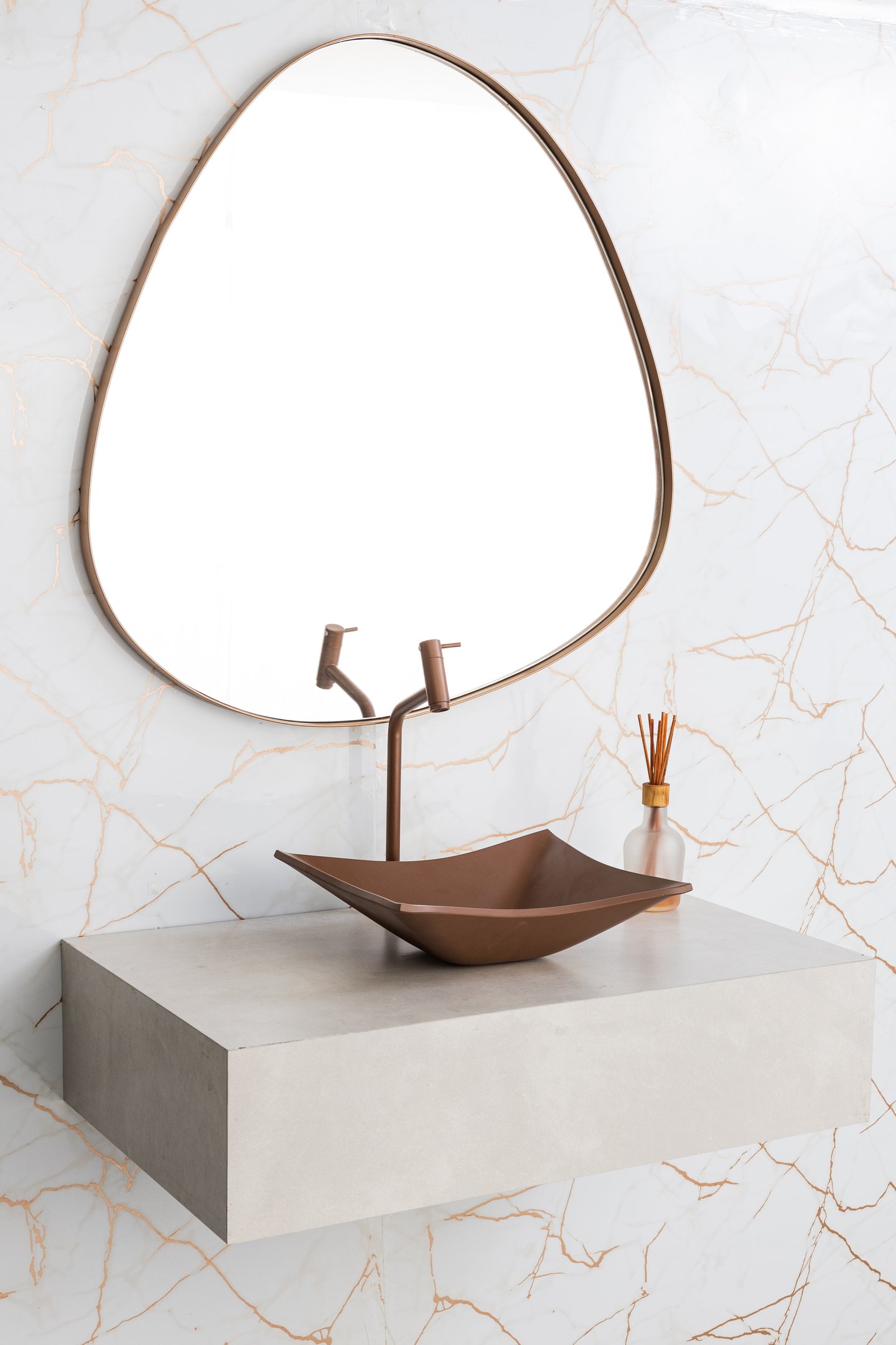 Espelho Orgânico Com Moldura Em Metal Quarto Sala Hall - Bronze - 2