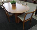 Ver imagem 1 de Sala de Jantar Tampo Oval Laminada 6 Cadeiras 2,0x1,0m - Itália - Requinte Salas