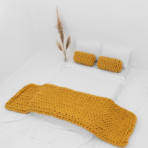 Manta Peseira de Maxi Tricot Casal 0,60x2,00m, Cor Mostarda - Magma Cotton