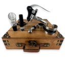 Ver imagem 3 de Kit Abridor de Vinho Profissional Saca Rolha com Acessórios e Estojo Madeira Rústica Clara