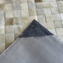 Ver imagem 3 de Tapete de couro bege claro 0,60x1,50 sem bordas pç 5x5cm