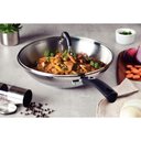 Ver imagem 2 de Wok Tramontina Solar Silicone em Aço Inox com Fundo Triplo e Tampa de Vidro 28 Cm 3,3 L