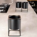 Ver imagem 3 de Vaso Decorativo Preto com Suporte em Metal 16x11cm - D’Rossi