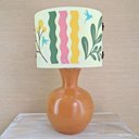 Ver imagem 4 de Abajur de Mesa Base Cerâmica Rústica Cúpula Aquarela Apliques