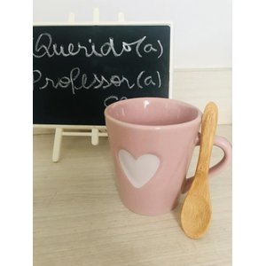 Xicara Rosa com Coracao Relevo + Colher Bambu
