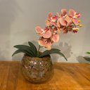 Ver imagem 1 de Arranjo de Orquídea Rosa Centro de Mesa no Vaso Transparente