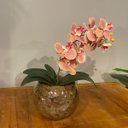 Ver imagem 4 de Arranjo de Orquídea Rosa Centro de Mesa no Vaso Transparente