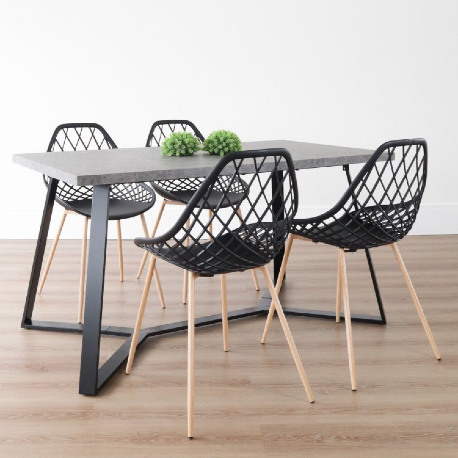 Conjunto Sala de Jantar Mesa Romã 140x80cm com 4 Cadeiras Cloe Base Aço  - 1