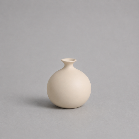 Vaso Maia Pequeno Decorativo de Cerâmica para Sala e Mesa Off White