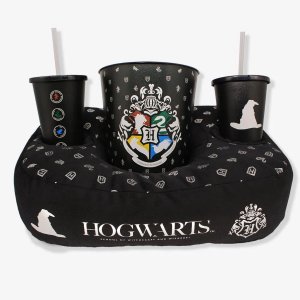 Kit Almofada Pipoca Fibra Suede Hogwarts Conjunto Cinema em Casa Balde Copos com Canudo Porta POP