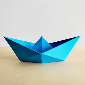 Estatueta Barquinho Origami P - 13,5cm comp. - Toque 3D:Azul Claro