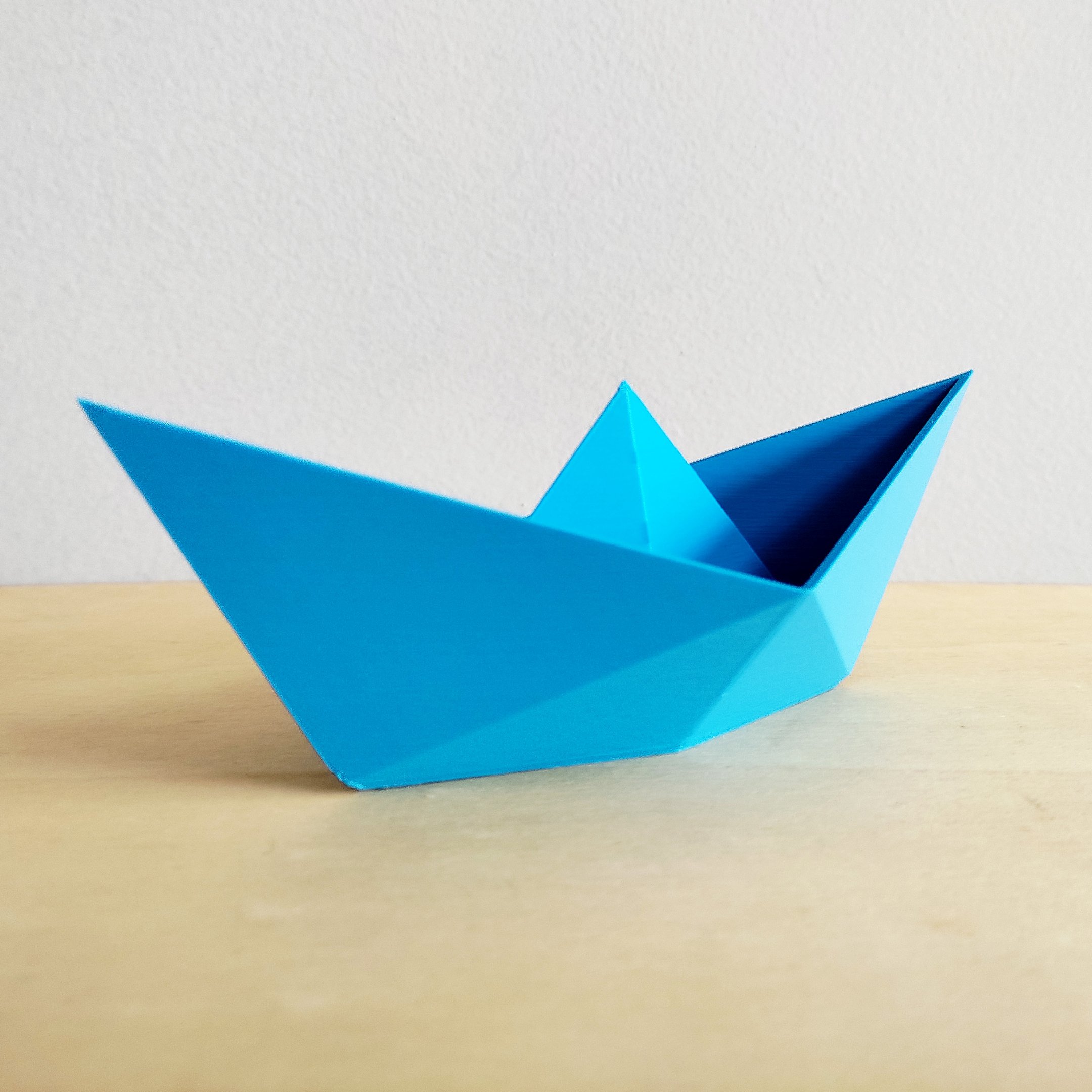 Estatueta Barquinho Origami P - 13,5cm comp. - Toque 3D:Azul Claro - 2