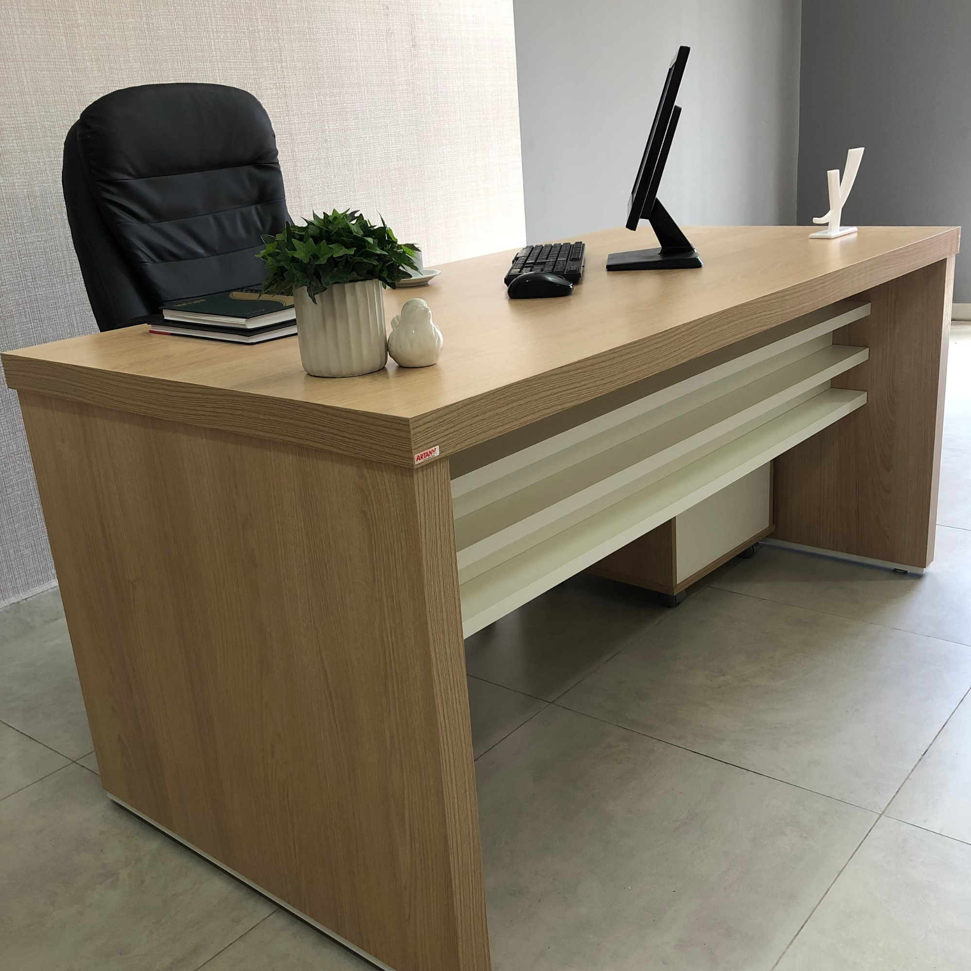 Mesa Elegante para Escritório Executivo 1,6m Tamburato - 18