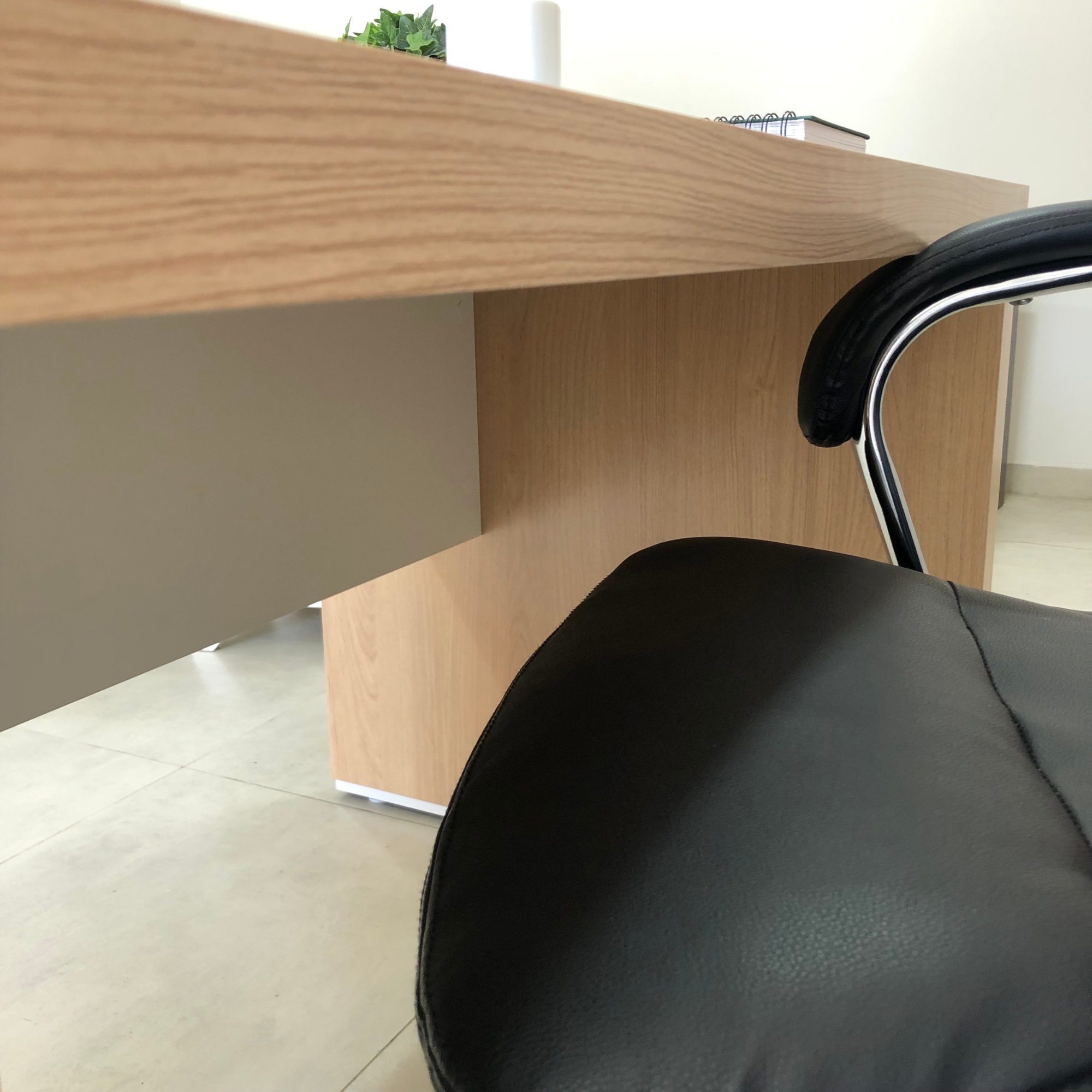 Mesa Elegante para Escritório Executivo 1,6m Tamburato - 20