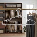 Ver imagem 4 de Kit 30 Cabides Adulto Cristal Transparente com Cavas Reforçado