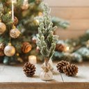 Ver imagem 2 de Arvore Topiaria Natalina com Base Juta Verde e Branco 95cm