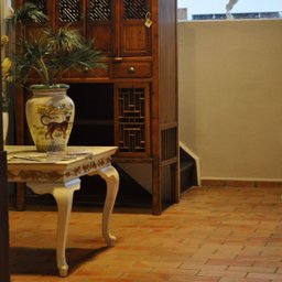 Mesa de Centro Luís Xv: Elegância Clássica com Toque Dourado - 3