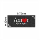 Ver imagem 1 de Tapete Emborrachado Amor Mora Aqui 70x30 Cm Varias Cores.:grafite