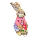 Ver imagem 1 de Coelha Palha com Vestido Rosa e Cesto de Flores
