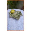 Ver imagem 2 de Petisqueira Folha de Uva com Aplique de Limão em Cerâmica - Pastore Faiança Brasil