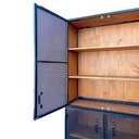 Ver imagem 3 de Cristaleira Industrial 4 Portas de Chapas de Ferro Cor Preta Prateleiras de Madeira Cor Castanheira