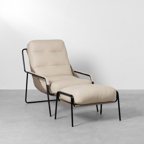 Poltrona Maggiolina com Puff - Couro Avelã Fosco + Almofadas Couro Pérola Fosco Abra Cadabra