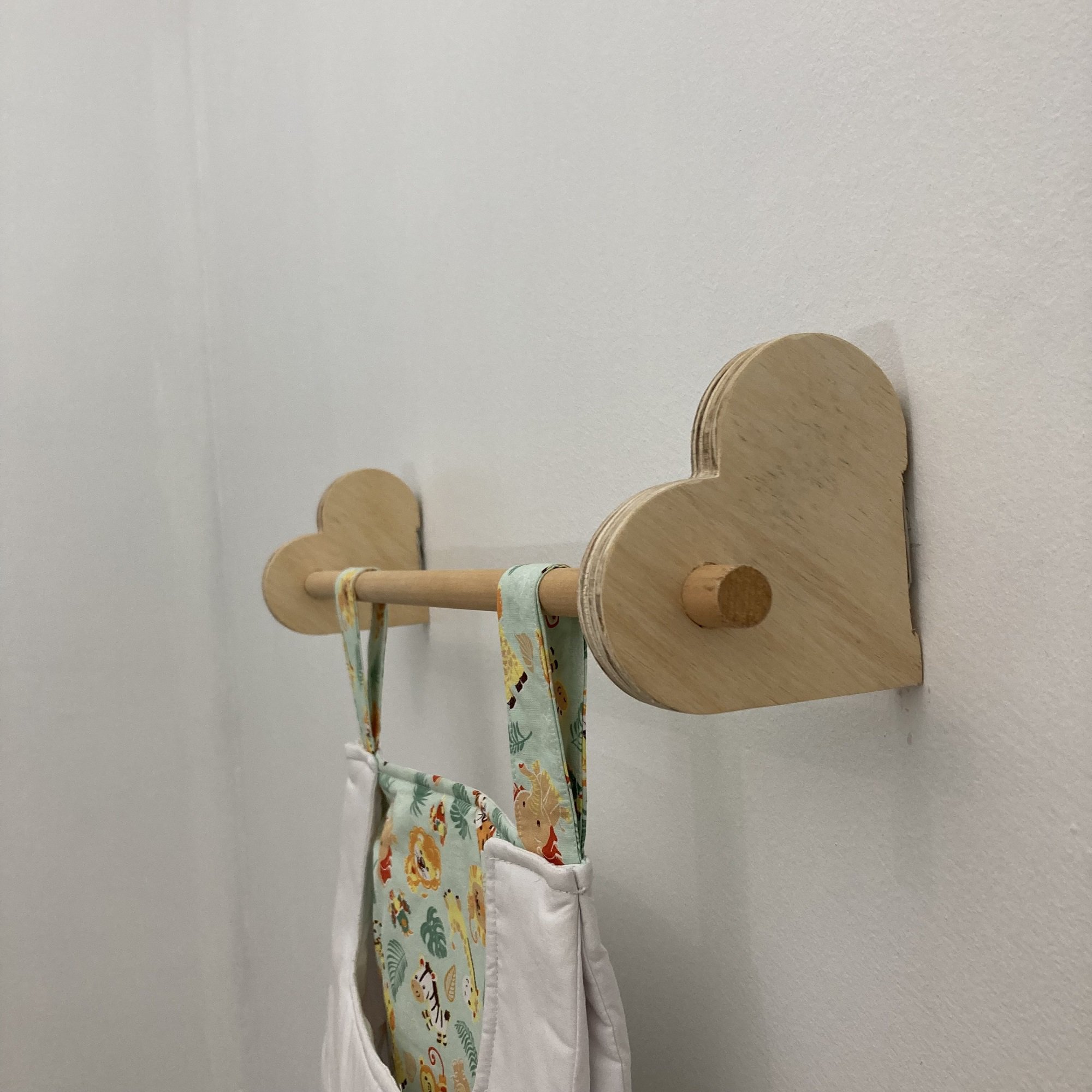 1 Suporte porta fraldas varão nuvem coração elefante 60cm:Coração