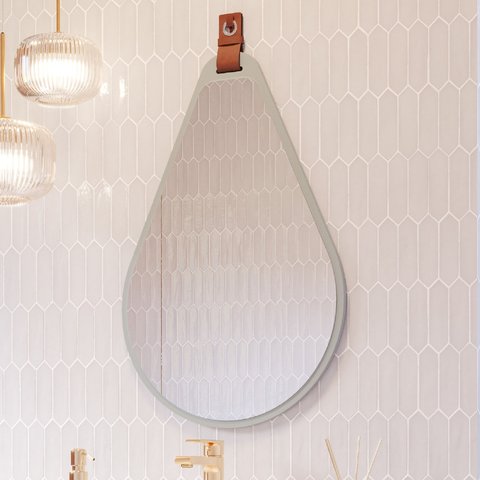 Espelheira Para Banheiro Alça em Couro Gota Espresso Móveis