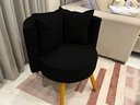 Ver imagem 3 de Poltrona Isah Estofada Preto – Toque de Elegância para Todo Espaço