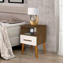 Ver imagem 1 de Mesa de Cabeceira Per Estilo Retrô com Pés em Madeira 1 Gaveta Cor Canela/off White Rm