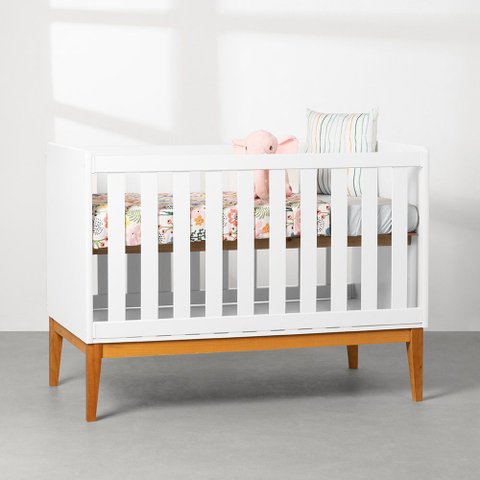 Kit Quarto Theo com Pés Square Mel - Berço + Cômoda 3 Gavetas e 1 Porta - Branco Abra Cadabra