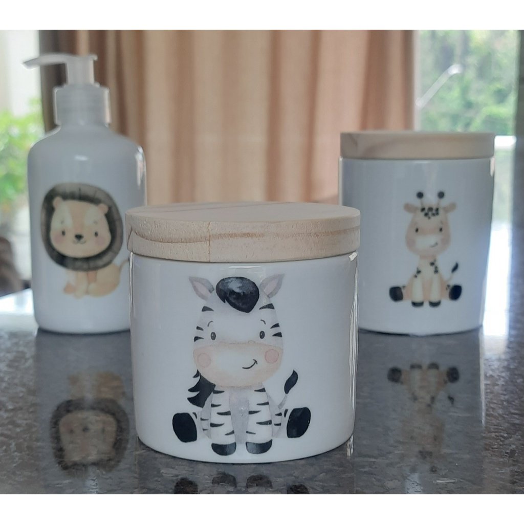 Kit Higiene Bebê Safari 3 Peças - Potes e Porta Álcool - Peças Porcelana Tampa Pinus - 6
