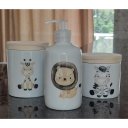 Ver imagem 2 de Kit Higiene Bebê Safari 3 Peças - Potes e Porta Álcool - Peças Porcelana Tampa Pinus
