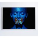 Ver imagem 1 de Quadro Mulher Com Borboleta 60x40 Cm Vidro Impresso