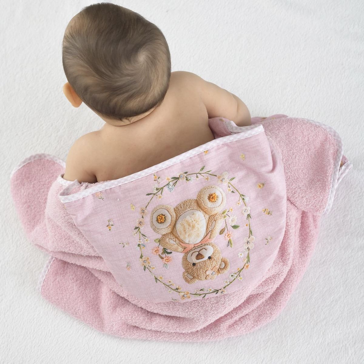 Ver imagem 2 de Toalha de Banho Bebe com Capuz Estampada Digital Luxo: Ursa Rosa