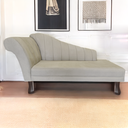 Ver imagem 2 de Recamier Divã para Sala Cecilia Pés Retro Tabaco 1.60cm Suede Bege - Incasa Decor