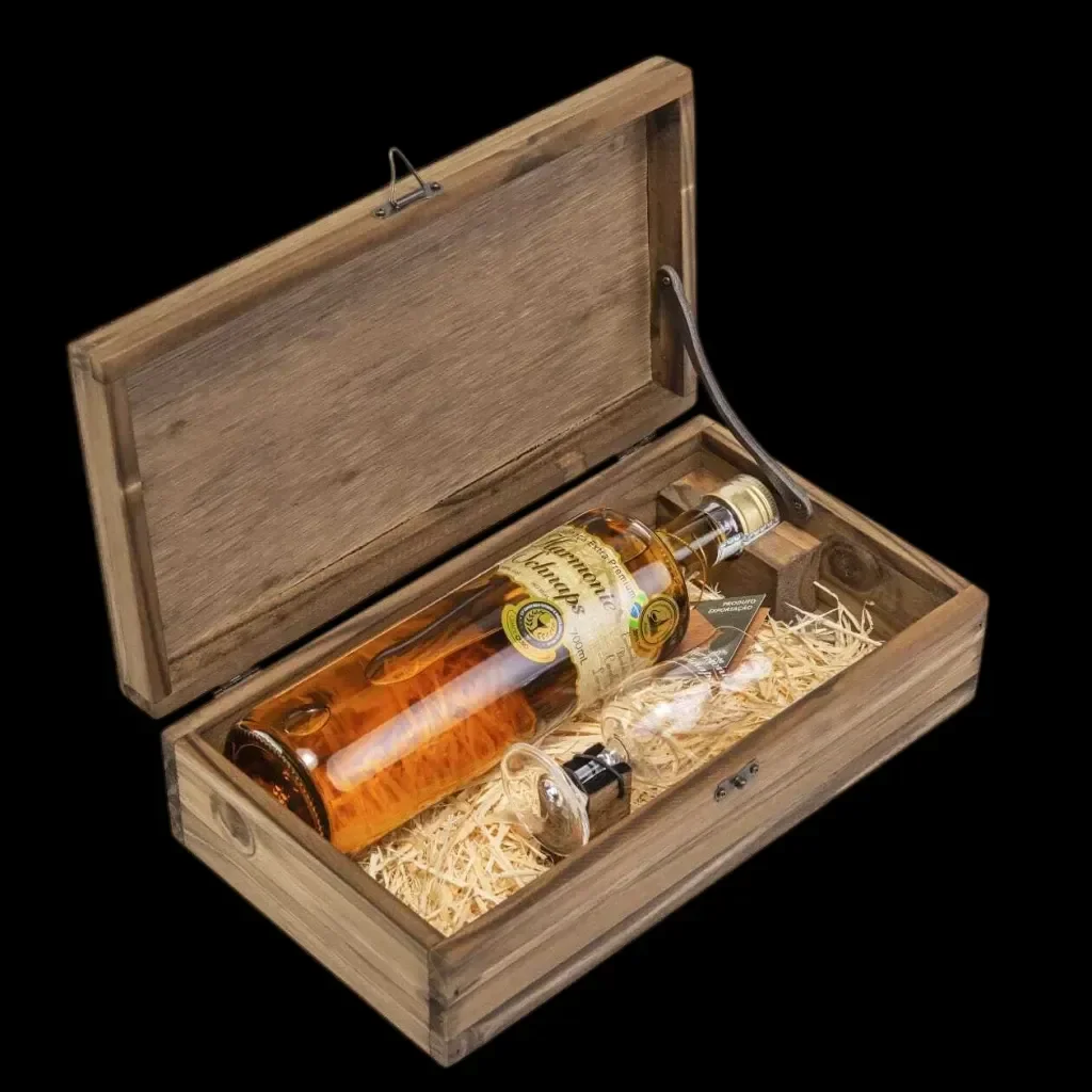 Kit Cachaça Harmonie Schnaps 700ml - Taça de Cristal em Caixa de Madeira Nobre