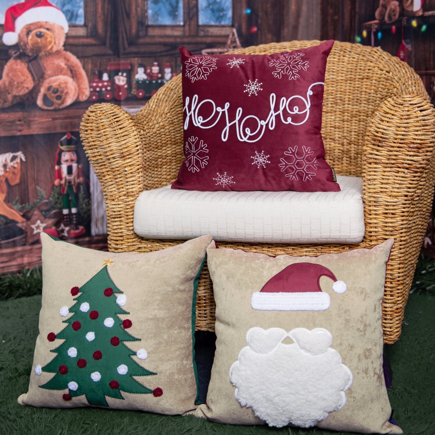 Capa para Almofada Natalina ÁRvore de Natal com Enfeites 43x43cm Belchior Uniq - 2