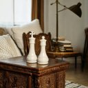 Ver imagem 2 de Peças de Xadrez Bege Decoração em Cerâmica Dupla Rei e Rainha Petra