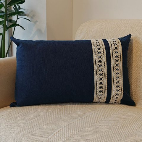 Almofada Atelier Renda Retangular Azul Marinho 50x30