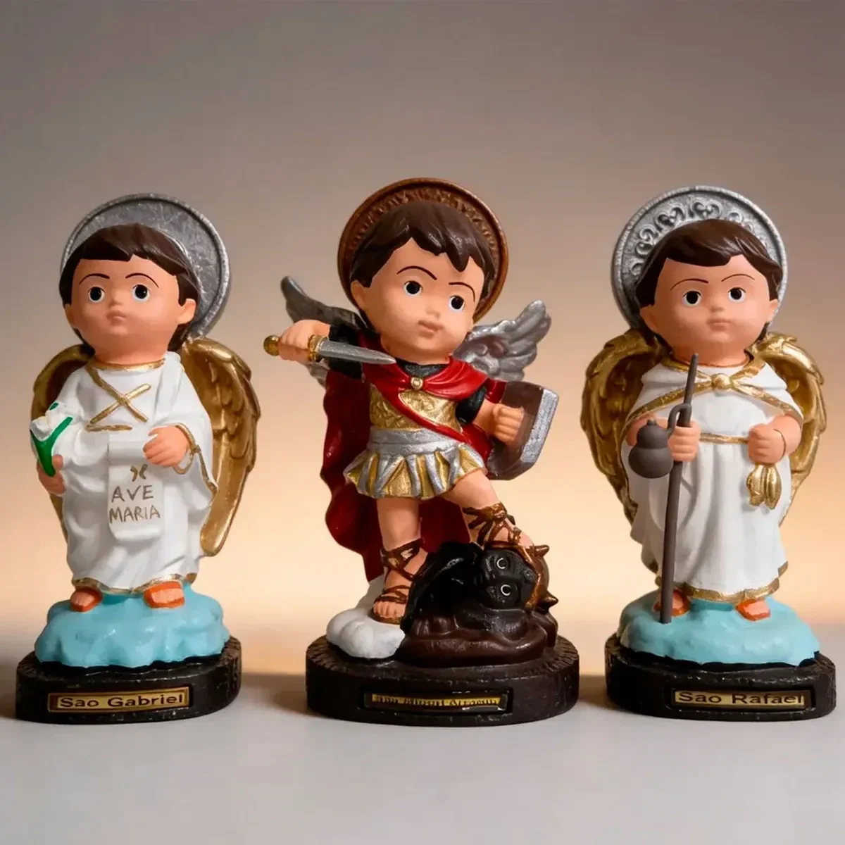 Ver imagem 2 de Kit Trio de Arcanjos São Miguel São Rafael e São Gabriel Infantil de Borracha Inquebrável - 16 cm