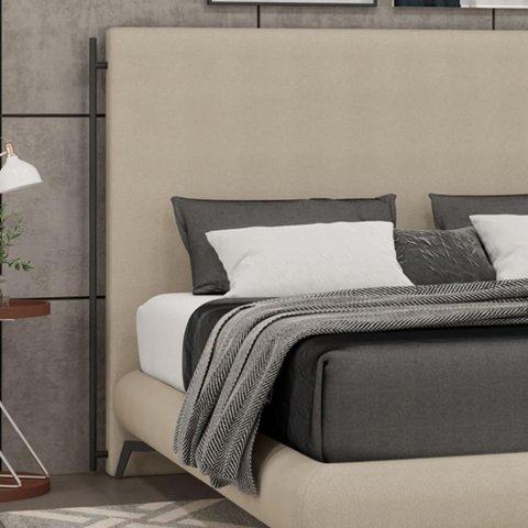 Conjunto Cabeceira Linear Casal 1,40 em Linho Puff Versatto com Pés em Aço Carbono Larbelle Móveis
