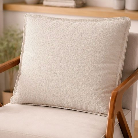 Almofada Decorativa Shine Cheia Fofinha com Zíper 46x60 Tecido Bouclé para Sofá Cama Poltrona Enchim