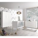 Ver imagem 2 de Dormitório Infantil Theo Retrô 3 Portas, Cômoda 1 Porta, Berço Branco Fosco com Pés Madeira Natural