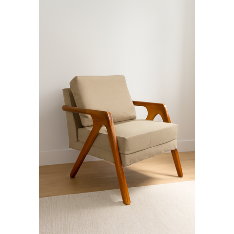 Poltrona Mona Luxo Madeira Maciça Veludo Bege para Sala de Estar Decorativa Moderna