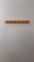 Ver imagem 3 de Cabideiro de Parede Madeira Pinus Natural 6 Ganchos – Ideal para Quarto, Banheiro, Hall e Entrada
