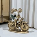 Ver imagem 2 de Escultura Homem na Bicicleta em Resina Dour e Verde 20,5cm