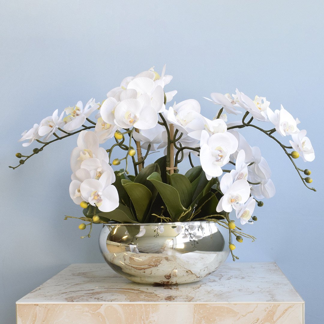 Arranjo com Seis Orquídeas Artificiais Branca no Vaso Rose Gold - Prata |  MadeiraMadeira