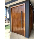 Ver imagem 2 de Porta Pivotante de Madeira Maciça Ripada 2,14x1,18 com Puxador e Fechadura